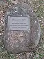 Gedenkstein vor der Millennium-Eiche