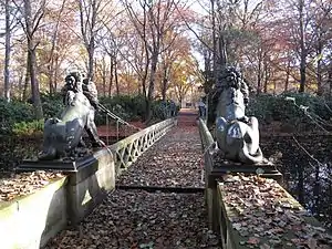 Löwenbrücke