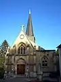 Ostseite der Kirche mit Eingangsportal