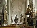 Kirchenschiff mit Kanzel und Epitaphien