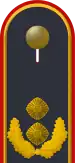 Dienstgradabzeichen auf der Schulterklappe der Jacke des Dienstanzuges für Luftwaffenuniformträger