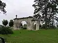 Kreisverkehr mit Ruine