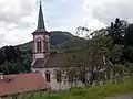 Teilansicht des Dorfs mit der Kirche Saint-Joseph