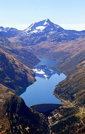 Vom Piz Grisch aus fotografiert: Pizzo Stella und der Lago di Lei.