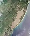 Lagune Lagoa dos Patos im Bundesstaat Rio Grande do Sul mit dem anschließenden Florianópolis-Pelotas-Aigua-Batholith