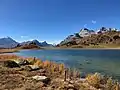 Blick nach Südwesten (v. l. n. r. Pizzo Tambo, Guggernüll, Einshorn, Teurihorn, Steilerhorn, Alperschällihorn)