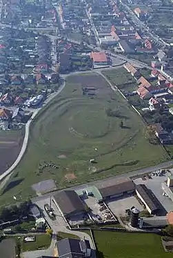 Das „Gschlössl“ – Wall-Graben-System der ehemaligen Wehranlage