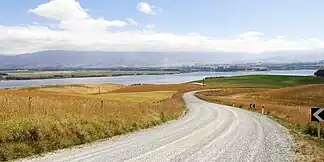 Blick von der Straße ausnach Nordnordwest auf den Stausee