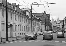 Kombination aus Oberleitungs­masten und Straßenlaternen in Landskrona