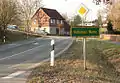 Straßenschild zur Holtenser Warte