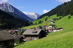 Blick über Lanersbach zum Talende bei Hintertux