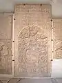 Grabdenkmal im Westflügel