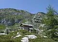 Hütte von der Wasserstelle