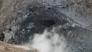 Lava-Auswurf im Krater(Januar 2011)