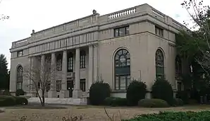 Das Lee County Courthouse ist einer von 18 Einträgen des Countys im NRHP.