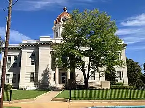 Das Lee County Courthouse in Tupelo, seit 1992 im NRHP gelistet