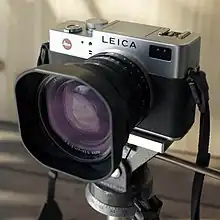 Digilux 2 (2004) mit DC Vario-Summicron 1:2.0–2.4/7–22.5
