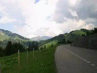 Strasse auf dem Pass