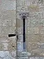 dto. Fenster mit Flechtwerkbogen