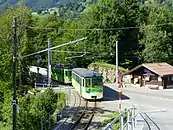 Keilbahnhof Les Planches, dahinter Brücke über die Grande Eau