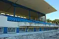 Nahaufnahme der Haupttribüne vor der Renovierung