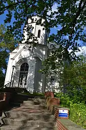 Die Kirche wurde von einem anderen Gebhardt entworfen. Er starb bereits vor dem Krieg. Bitte entfernen!