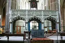 Gotischer Lettner in der Sint Pieterskerk von Löwen (Belgien)