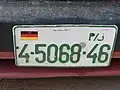 Kennzeichen im US-Format; Die Flagge hat wohl sein Besitzer angebracht