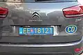 Blau-gelber Aufkleber an einen slowakischen Fahrzeug
