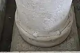 Säule mit Jakobsmuscheln