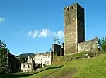 Östlicher Teil der Burg, mit Bergfried