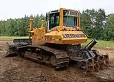 Aufreißer an einer Liebherr 724 Planierraupe