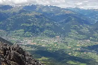 Blick ins Lienzer Becken, dahinter das Debanttal