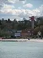 Leuchtturm Eckernförde in der Eckernförder Bucht mit Landeszentrum der DLRG