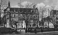 Hotel und Krupp-Denkmal am Limbecker Platz um 1933