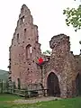 Klosterruine Limburg, äußere Westwand des Sommerrefektoriums mit Kennzeichnung der Lage des Wappensteins