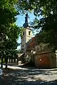 Kirche in Limmersdorf mit Tanzlinde links