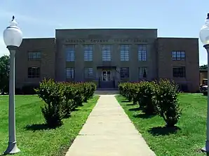 Lincoln County Courthouse in Star City (2014). Das 1943 im Stile des Art déco erbaute Courthouse ist seit März 1994 im NRHP eingetragen.