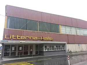 Aussenansicht der Eishalle (März 2013)