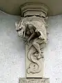 Haus Nr. 18: Drachenfigur am Erker