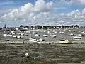 Der Hafen von Locmariaquer bei Ebbe
