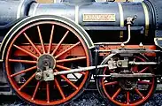 Kreuzkopf (zwischen zwei horizontalen Gleitschienen) einer Dampflokomotive