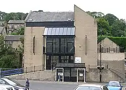 Ehemaliger Supermarkt über dem River Holme