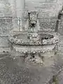 Brunnen mit Löwenskulptur
