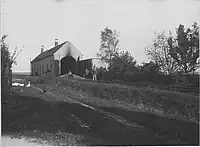 Lokschuppen Röcknitz, davor Arbeiter (Foto: Max Radig, 1910)