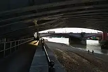 Thames Path unter der Blackfriars Railway Bridge