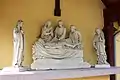 Figuren des alten Kreuzweges auf dem Außenaltar