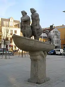 „Lotsenehrung“ (Stephan-Jantzen-Denkmal) auf dem Warnemünder Leuchtturmplatz