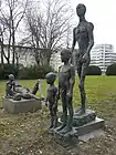 Stehende und liegende Gruppevon Sabina Grzimek