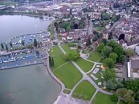 Arbon: Blick auf Hafen, Seeuferpromenade und Altstadt